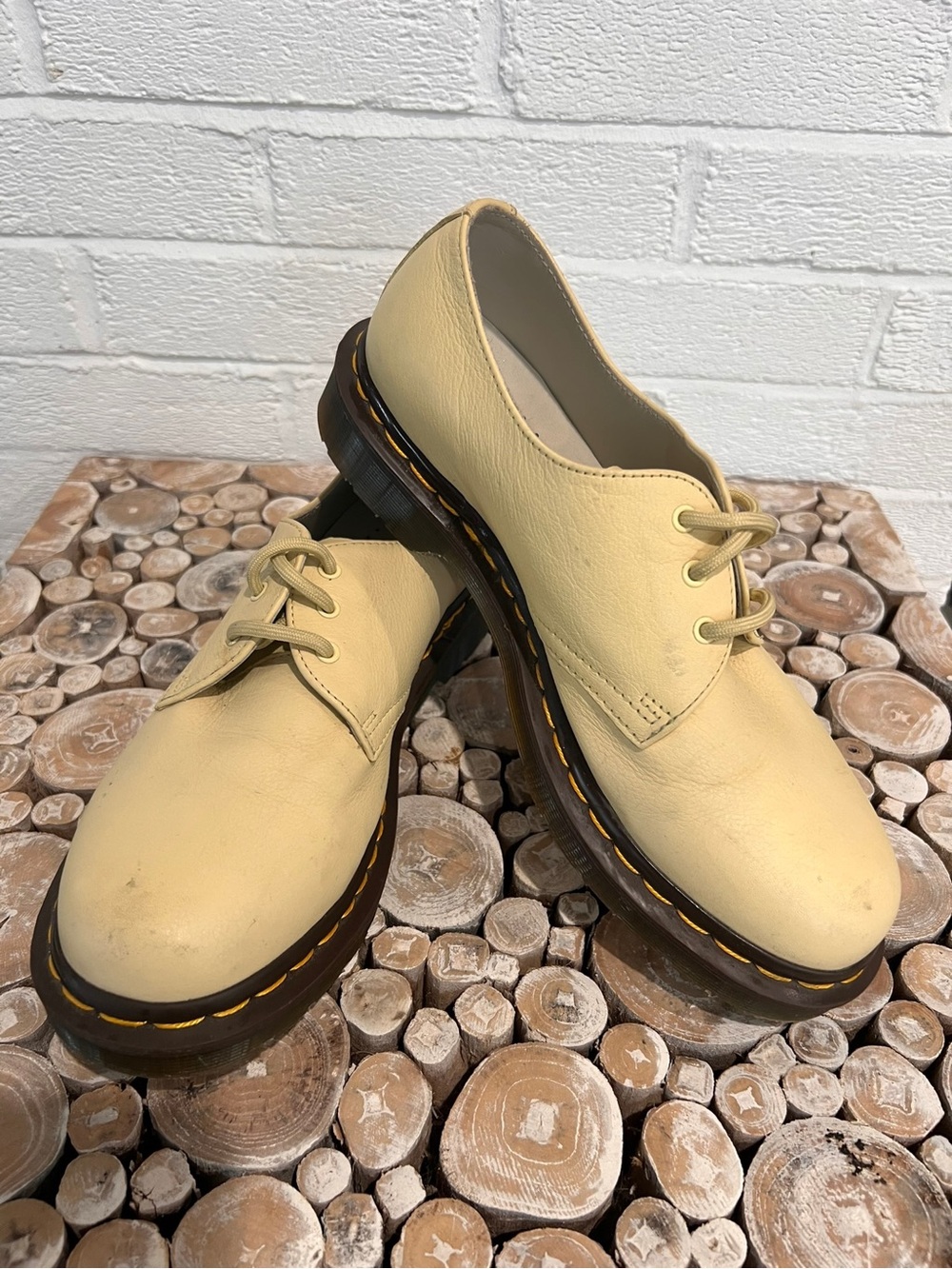 Dr. Martens (24481) Pale Yellow Leather 3 Eye Oxford Shoes Women’s Size 9